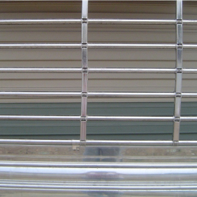 lắp đặt Cửa cuốn inox 304