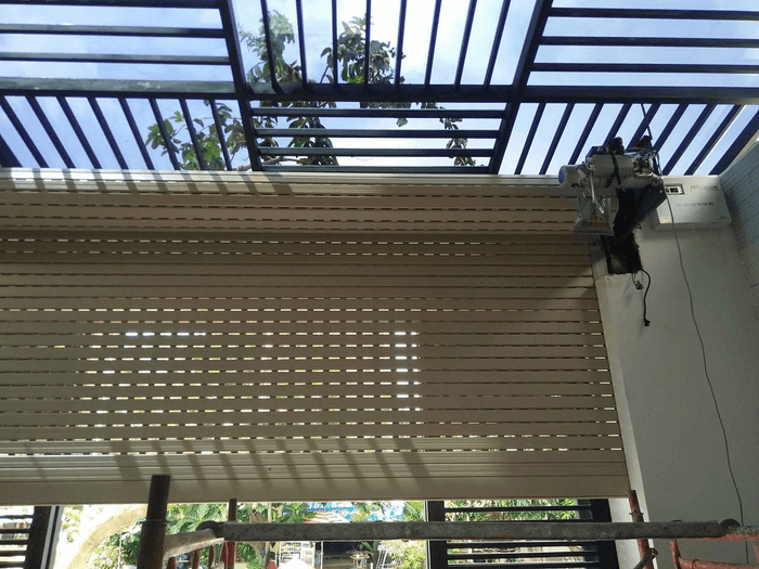Thay lá cửa cuốn giá rẻ quận 7