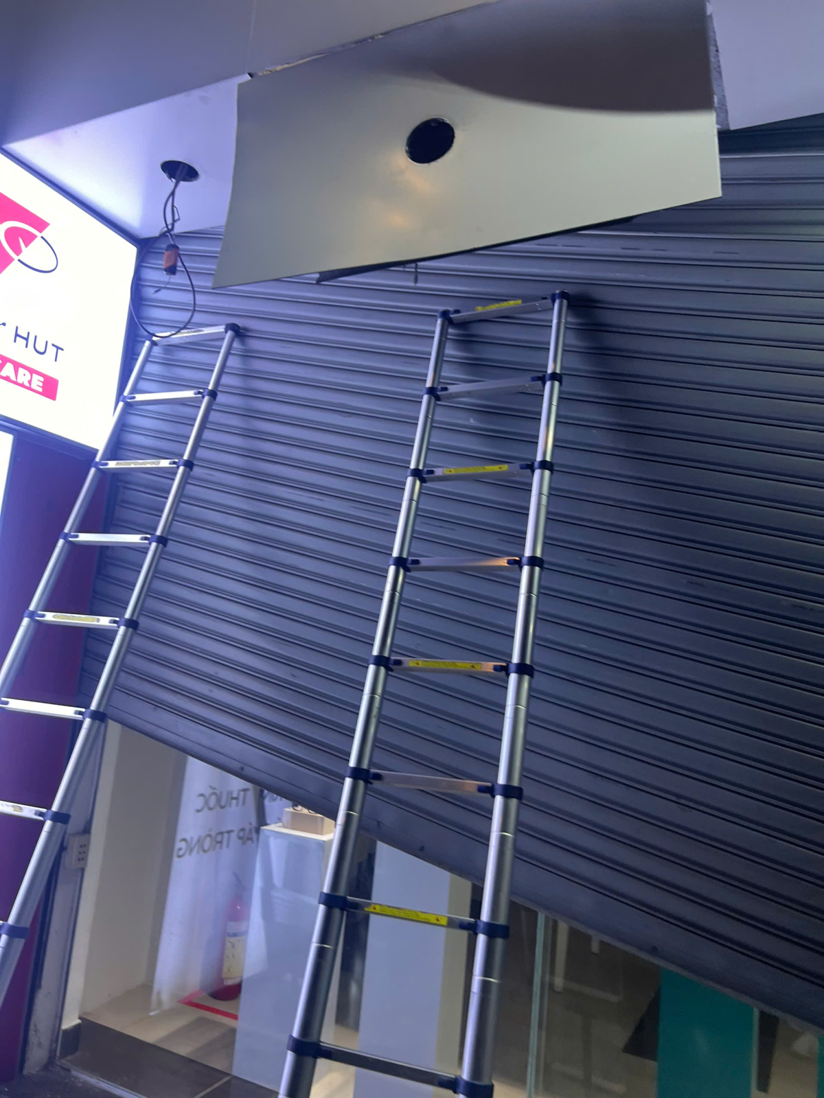 SỬA CỬA CUỐN BỊ KẸT NAN