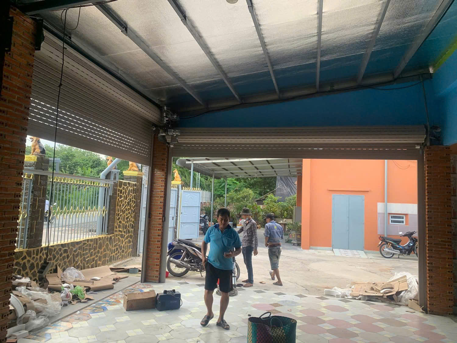 Thay lá cửa cuốn giá rẻ Cao Thị Chính – Giải pháp tiết kiệm, an toàn cho cửa cuốn